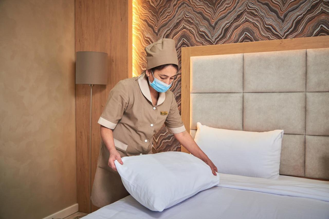 Edem Hotel Turkistan エクステリア 写真